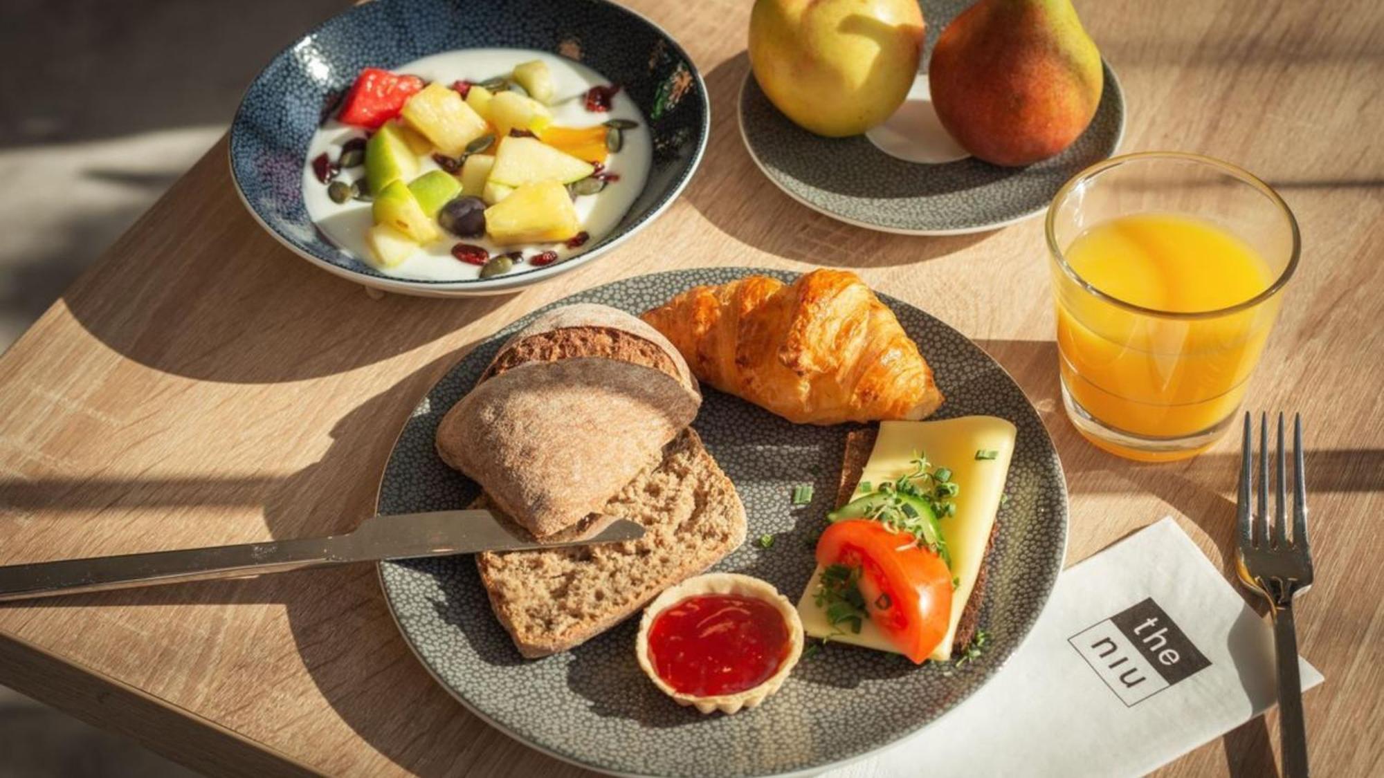 - The Niu, Yen By Ihg Hambourg